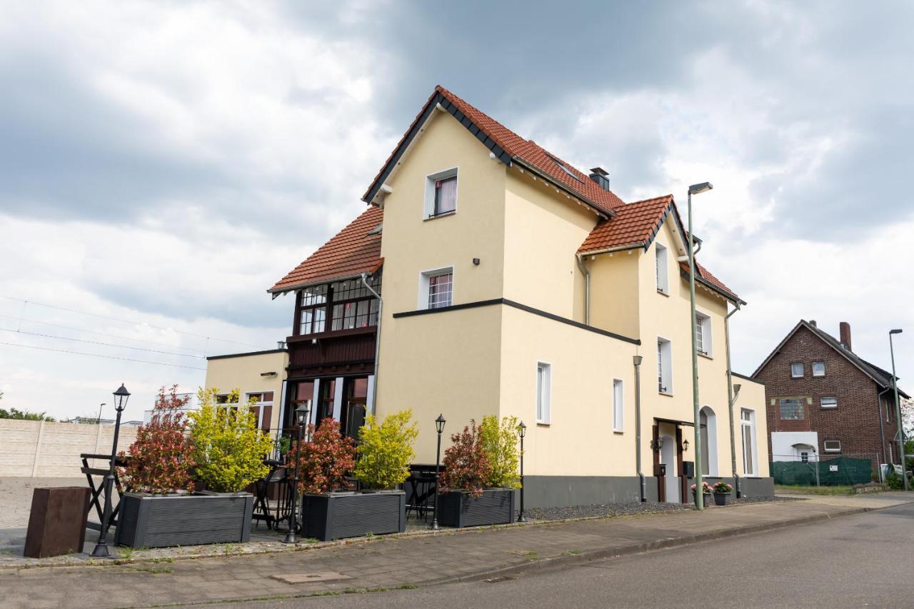 Pension Und Location Cham Meerbusch Bagian luar foto